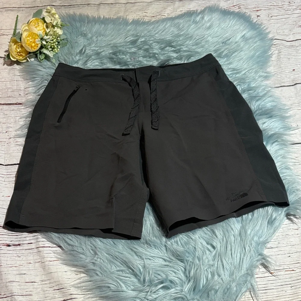 The North Face Black Men's Shorts sz 32